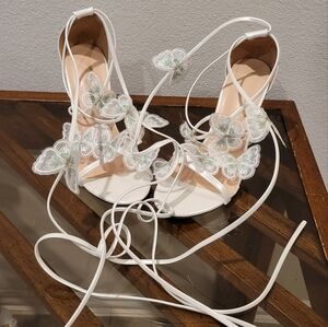 Elegant White Lace-Up Women's Sandals